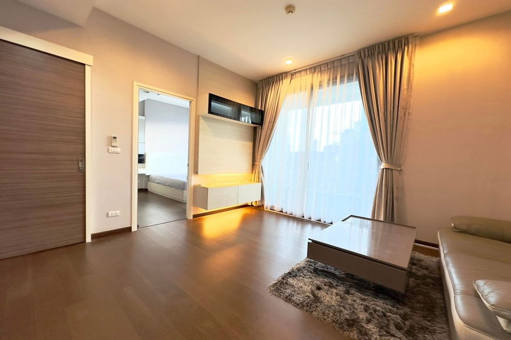 picture 🔥 For Sale !! 🔥 Code C20241200023..........Q Asoke, 1 bedroom, 1 bathroom, high floor 17++, East Facing, furnished, Special Deal!!📣📣 - 3/7