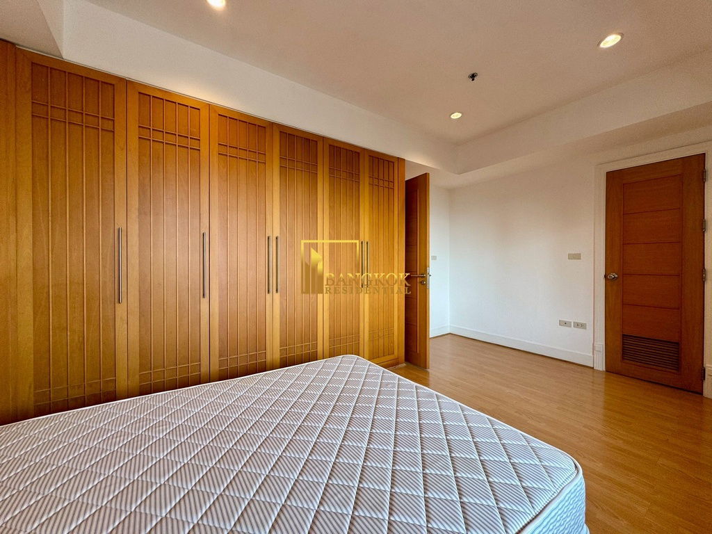 รูป Renovated 3 Bedroom Apartment For Rent in Phrom Phong - BR21064AP - รูปที่ 31/47