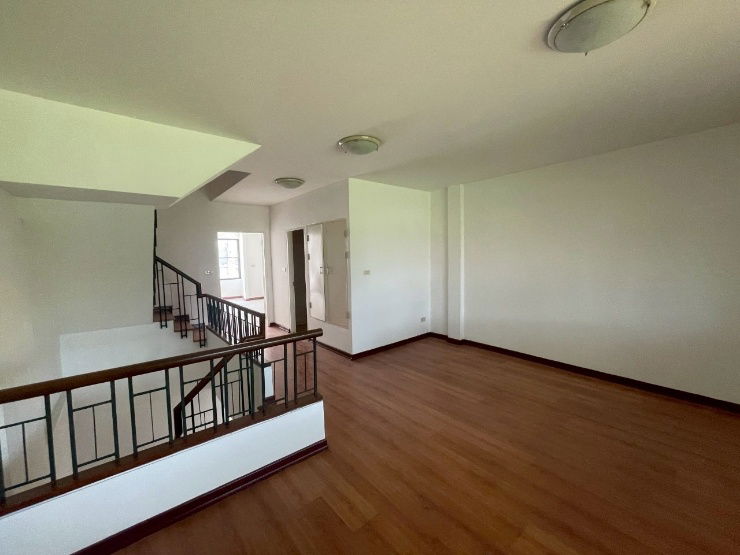 picture Modern 3-Storey Townhome at Vista Park Vibhavadi | Best Deal in the Project | Prime Location Near 3 Mass Transit Lines - 2/10