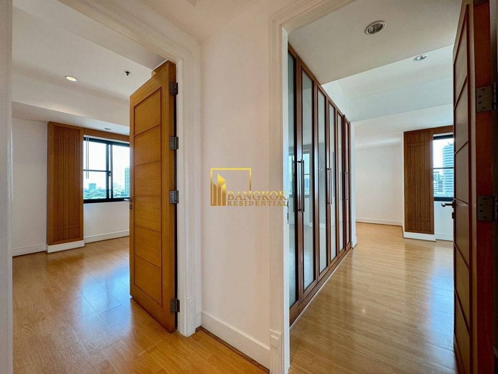 รูป Renovated 3 Bedroom Apartment For Rent in Phrom Phong - BR21064AP - รูปที่ 16/47