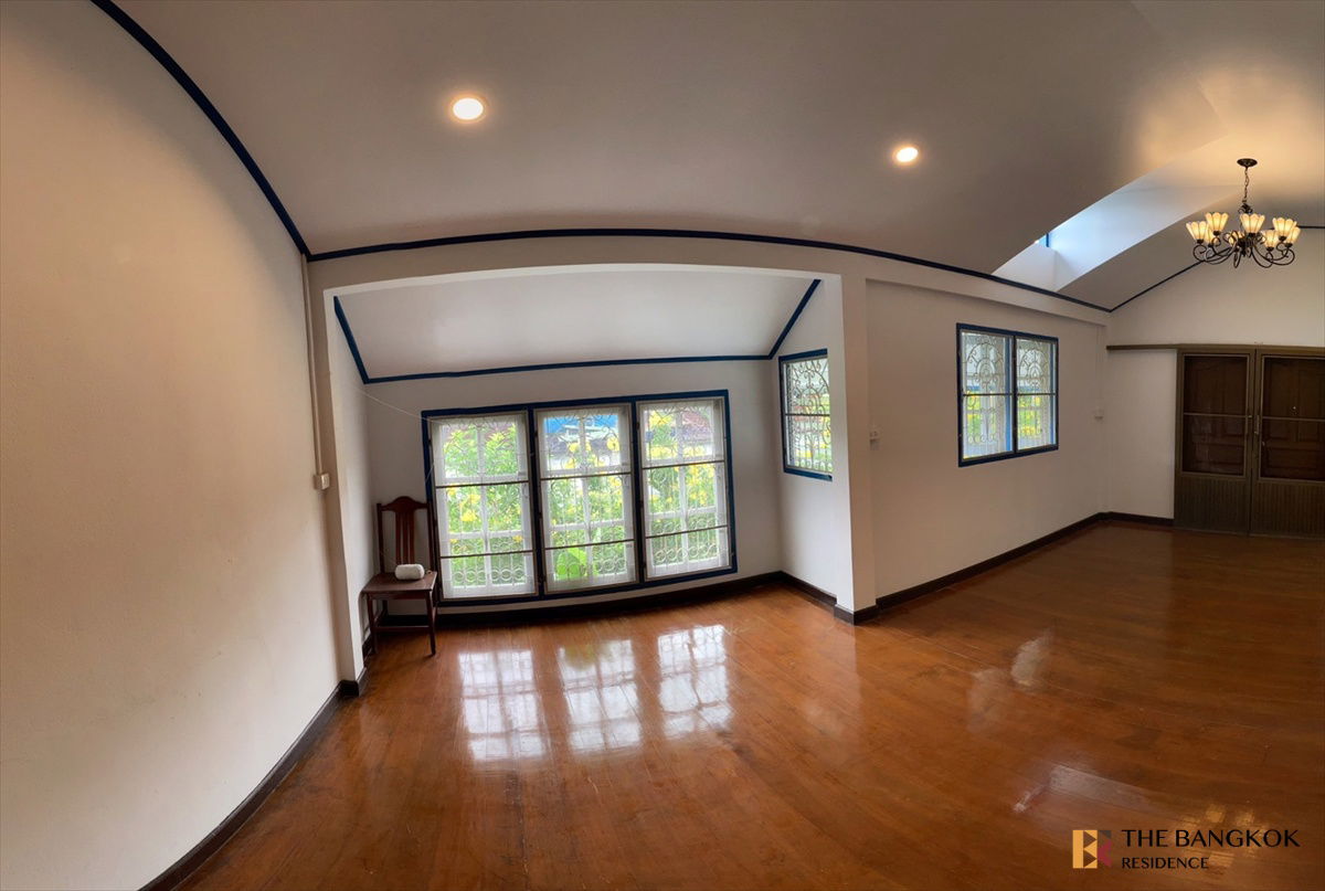 picture House Area Klongsan, Near Icon Siam & BTS Charoen Nakhon - 5/12