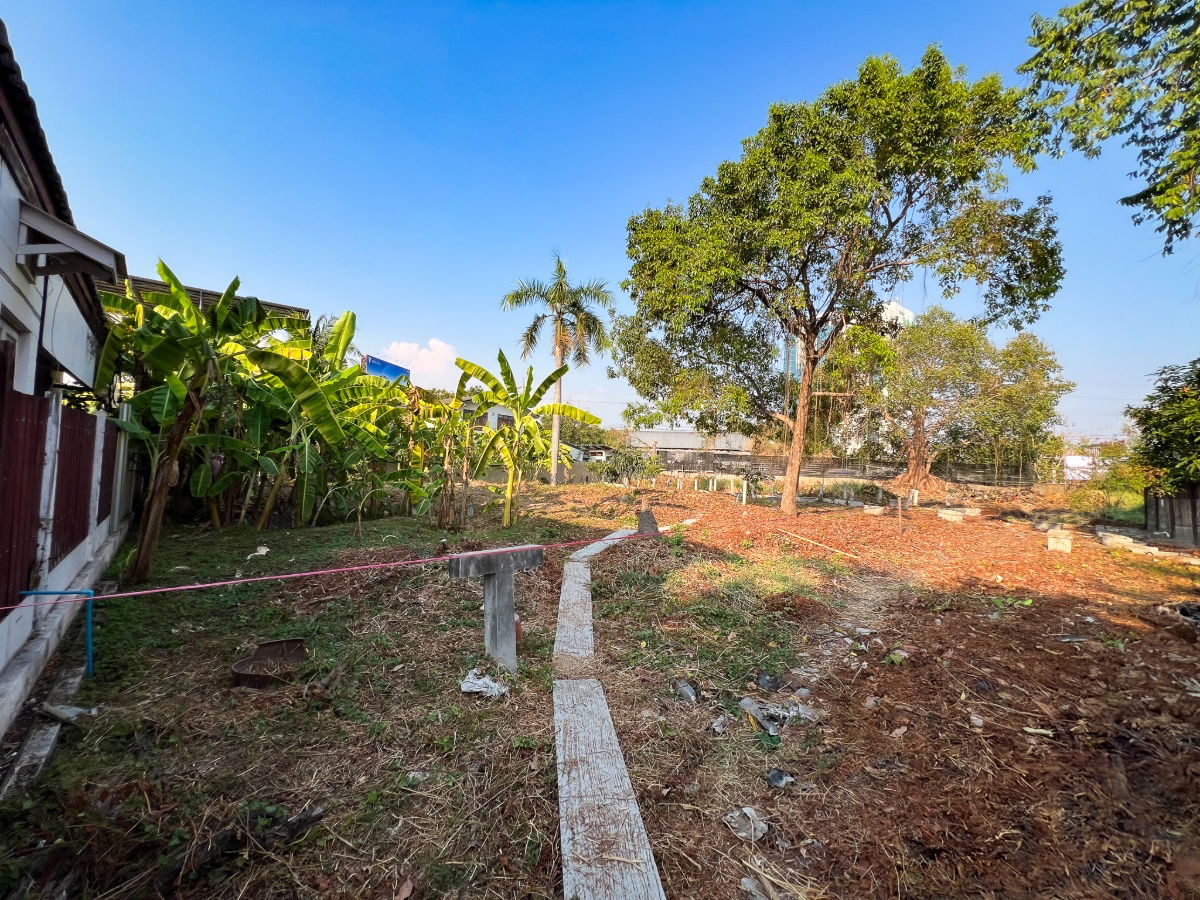 picture 🏡 Prime Land for Sale – 443 sq.wah in Soi Phahonyothin 24, Yak 8! Only 900m from BTS Phahonyothin 24. Ideal for residential or investment. - 1/10