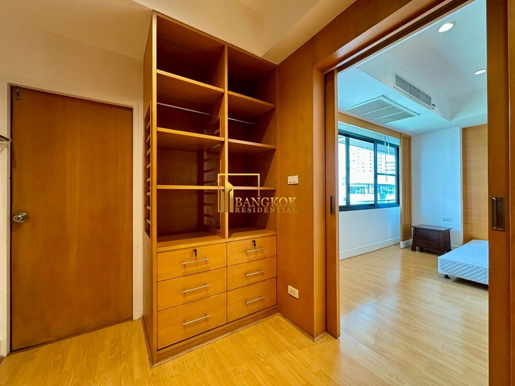 รูป Renovated 3 Bedroom Apartment For Rent in Phrom Phong - BR21064AP - รูปที่ 22/47