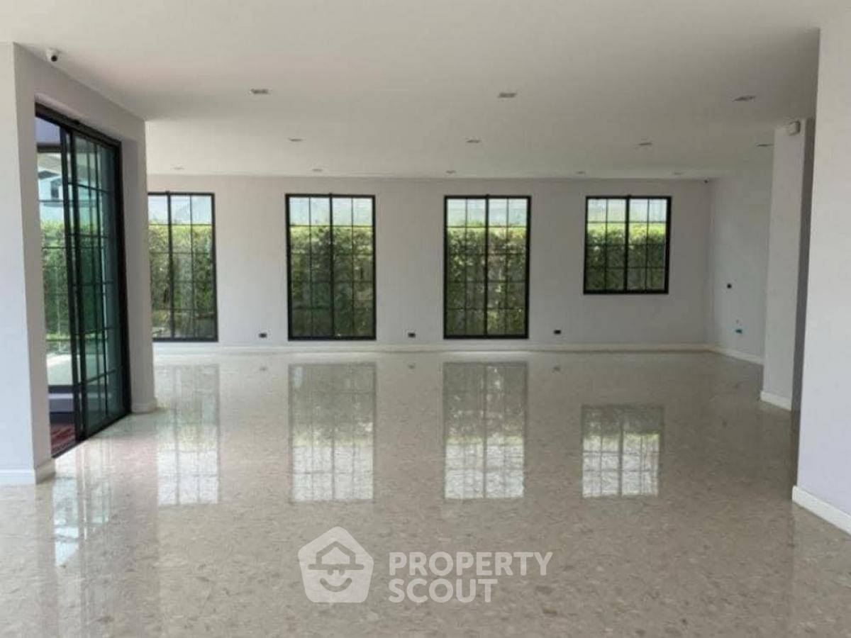 picture 5-BR House in Sala Thammasop (ID 2053651) - 7/16