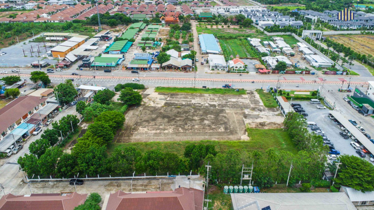 รูป โอกาสทองนักลงทุน! ที่ดินเกือบ 5 ไร่ ติดถนนใหญ่ ทำเลเด่นเมืองสุพรรณ! หน้าหมู่บ้านถึง 2 โครงการ ขายด่วน! ที่ดินเชิงพาณิชย์ หน้ากว้างถึง 90 เมตร - รูปที่ 5/13