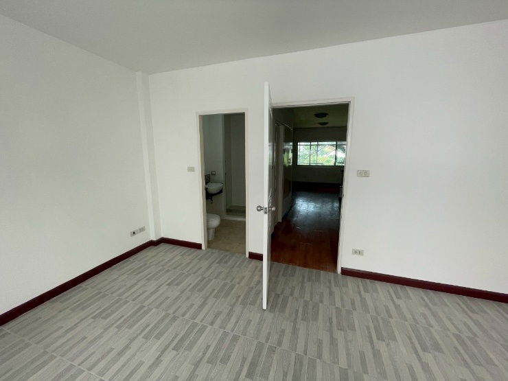 picture Modern 3-Storey Townhome at Vista Park Vibhavadi | Best Deal in the Project | Prime Location Near 3 Mass Transit Lines - 6/10