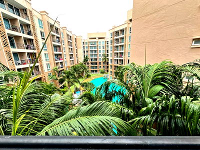 Condos for sale Jomtien Sai 2 : Atlantis Condo Resort Pattaya  Pool view 