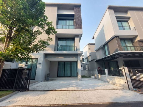 ⚡ ให้เช่า บ้านแฝด 3 ชั้น บ้านกลางเมือง คลาสเซ่ เอกมัย - รามอินทรา ขนาด 38.50 ตร.ว. ⚡