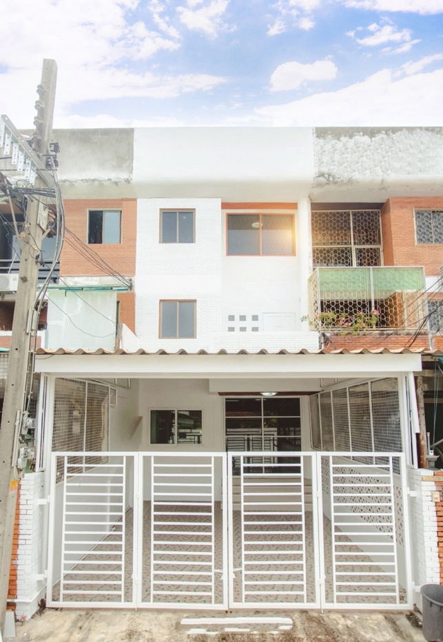 picture S348 🎼 3-storey townhouse, Soi Inthamara 35, newly renovated, suitable for an office, only 6.5 million baht, ready to transfer for free. - 1/23
