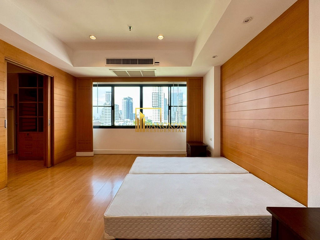 รูป Renovated 3 Bedroom Apartment For Rent in Phrom Phong - BR21064AP - รูปที่ 17/47