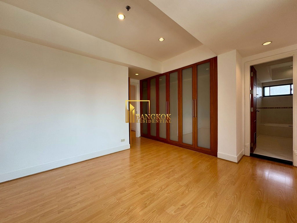 รูป Renovated 3 Bedroom Apartment For Rent in Phrom Phong - BR21064AP - รูปที่ 26/47