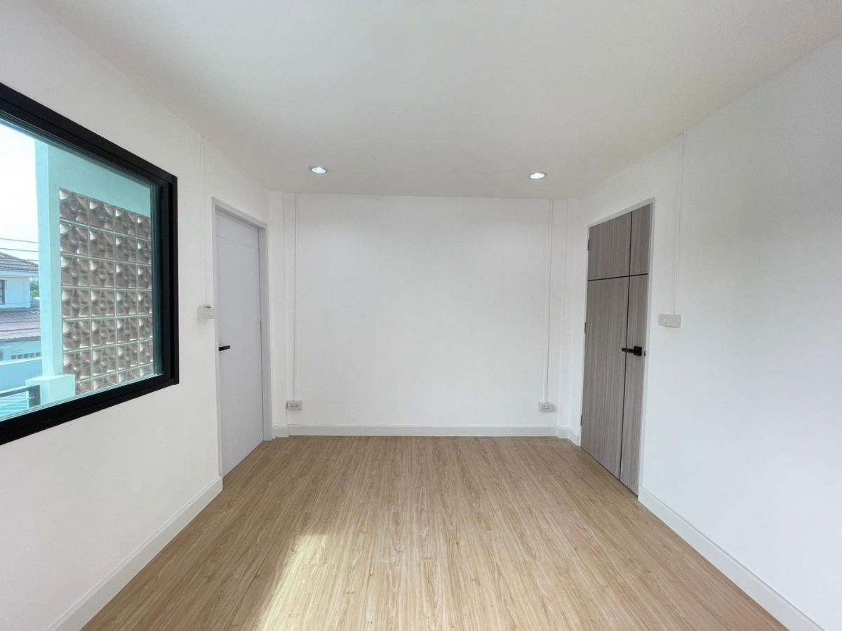 picture For sale: townhouse 25.5 sq.w. in Phra Pin 4 Village, Phetkasem 81, Bang Bon 5 Road. - 25/35