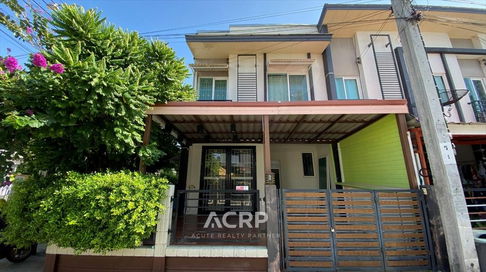 Townhome for sale, corner unit, Modern style, Gusto Suksawat, good quality from Q.House