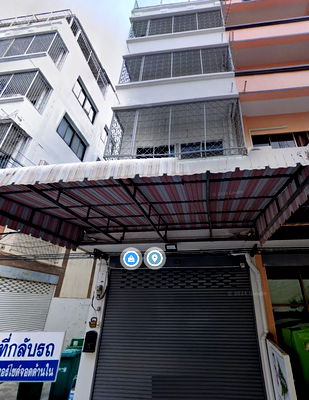 เช่าอาคารพาณิชย์ ถนนพระราม 3 : ย่านสาทร โรบินสัน บางรัก 1.2กม. BTS สุรศักดิ์ 900ม. รีโนเวทใหม่ให้เช่าอาคารพาณิชย์ 5.5 ชั้น+ชั้นลอย 380 ตร.ม.18 ตร.วา. 5นอน 6น้ำ โฮสเทล