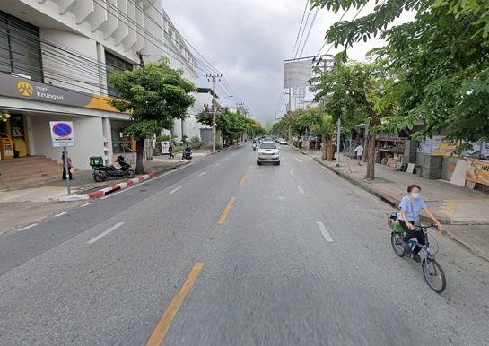 รูป ขายที่ดินพร้อมบ้านหรูติดถนนใหญ่นครไชยศรี สภาพดี ที่จอดรถกว้าง - รูปที่ 3/6