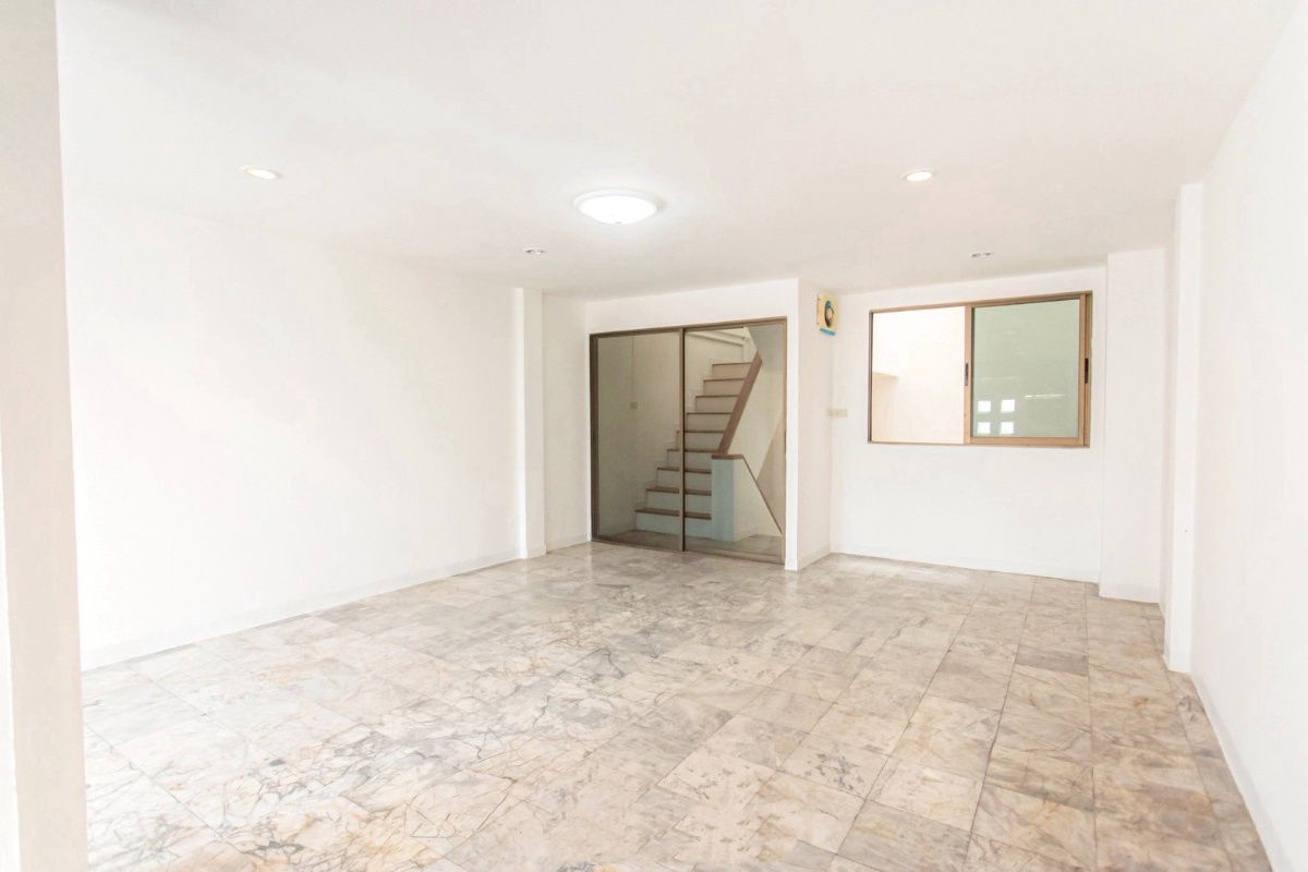 picture S348 🎼 3-storey townhouse, Soi Inthamara 35, newly renovated, suitable for an office, only 6.5 million baht, ready to transfer for free. - 12/23