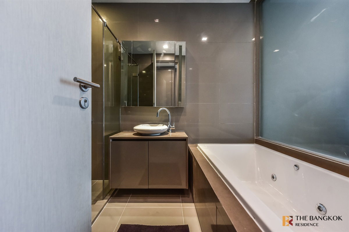 รูป  M Silom near BTS Chong Nonsi Ready-to-move-in, Prime Location Condo  - รูปที่ 10/11