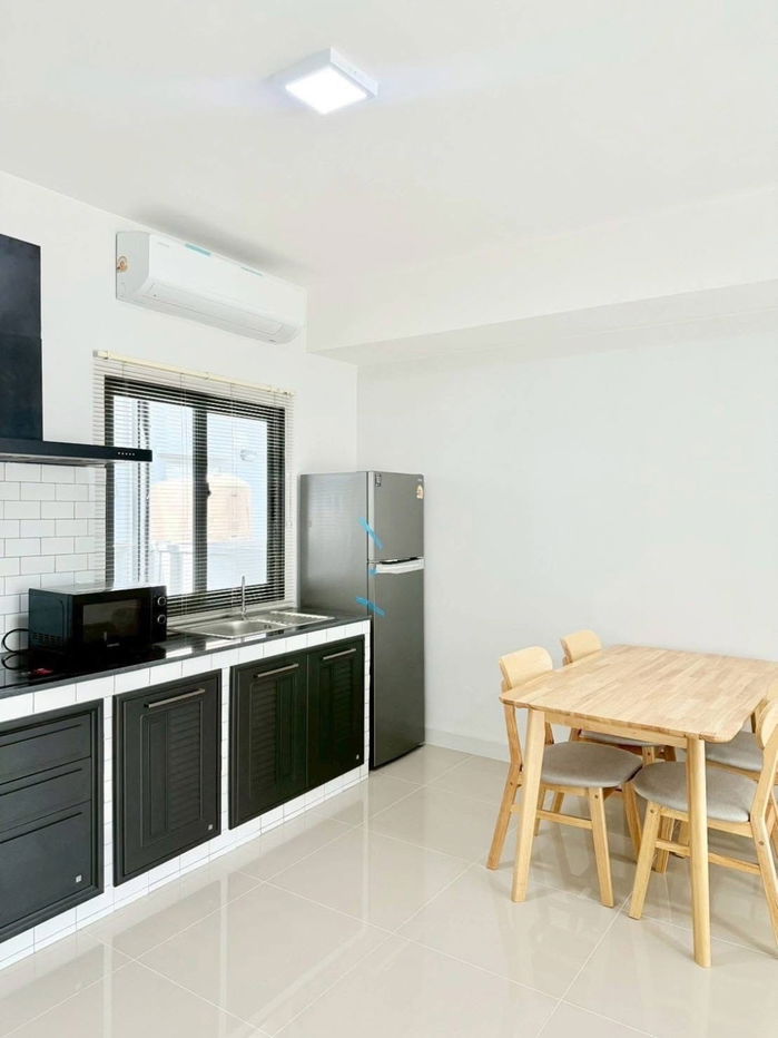 รูป บ้านใหม่ให้เช่า! พร้อมอยู่  ใกล้ Mega Bangnaในโครงการ Pleno Bangna-2 เครื่องใช้ไฟฟ้าครบครัน: แอร์ครบทั้ง 4 ห้อง,  - รูปที่ 4/10