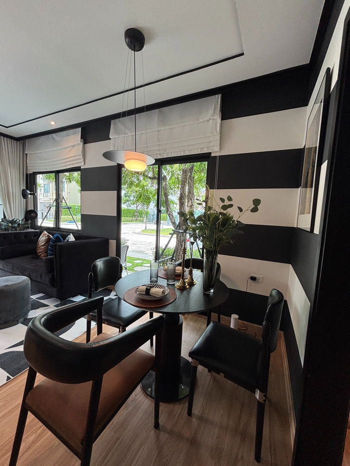 picture Showroom 2-storey townhome for sale, fully furnished, ready to move in, located in t🏡 he prime Pattanakarn area, within a Sansiri development. - 7/14