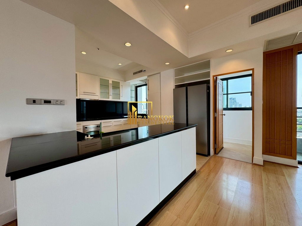 รูป Renovated 3 Bedroom Apartment For Rent in Phrom Phong - BR21064AP - รูปที่ 13/47