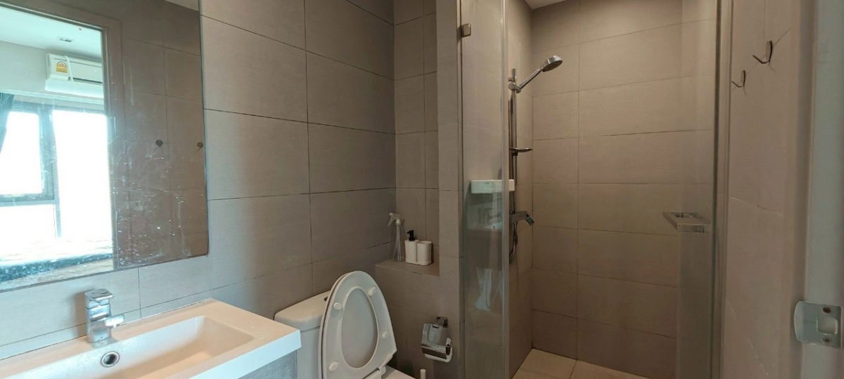 picture Update 1/8/2025 Rental price 16,500 baht/month Wisdom Connect Sukhumvit 📲 080-291-6881, Line ID: monglon - 8/10