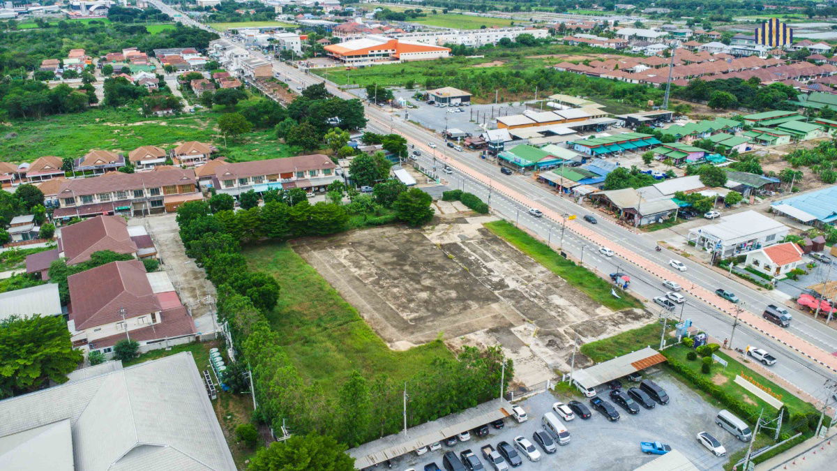 รูป โอกาสทองนักลงทุน! ที่ดินเกือบ 5 ไร่ ติดถนนใหญ่ ทำเลเด่นเมืองสุพรรณ! หน้าหมู่บ้านถึง 2 โครงการ ขายด่วน! ที่ดินเชิงพาณิชย์ หน้ากว้างถึง 90 เมตร - รูปที่ 4/13
