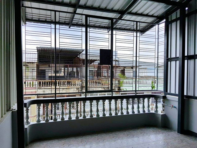 picture Along KhlongThawi Watthana 5-story commercial building for rent rooftop Victoria Gardens 500m. MRT - 8/8