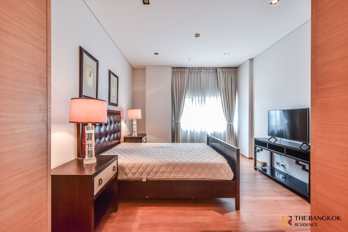 picture Saladaeng Residences 🌟 Rare Find - Elegant Living in a Prestigious,🚄 Near BTS Sala Daeng - 6/14