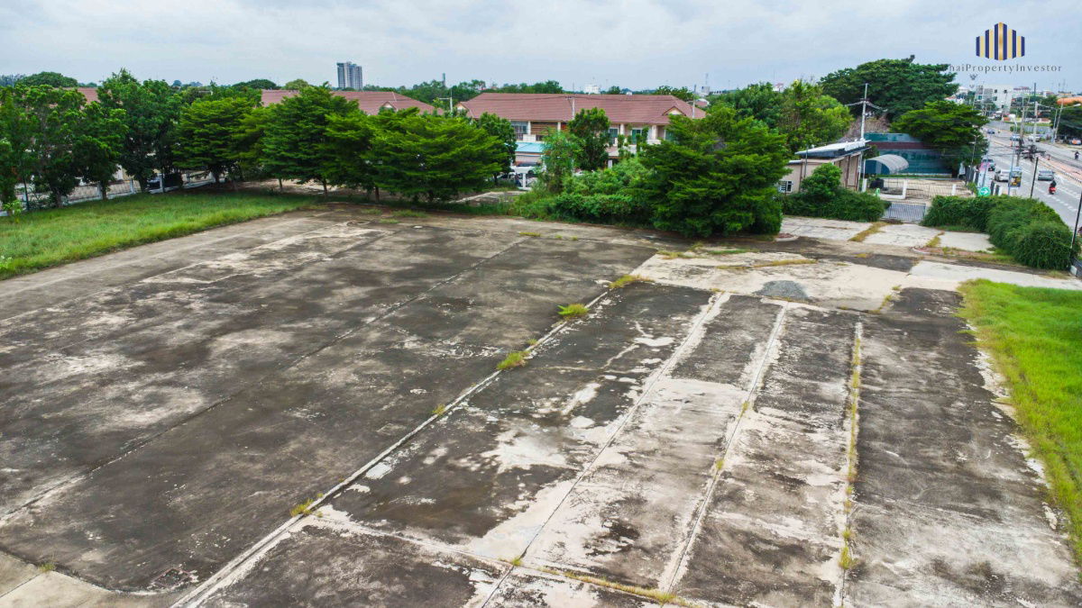 รูป โอกาสทองนักลงทุน! ที่ดินเกือบ 5 ไร่ ติดถนนใหญ่ ทำเลเด่นเมืองสุพรรณ! หน้าหมู่บ้านถึง 2 โครงการ ขายด่วน! ที่ดินเชิงพาณิชย์ หน้ากว้างถึง 90 เมตร - รูปที่ 11/13