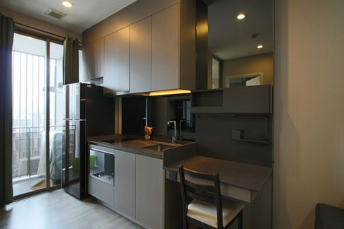 ให้เช่าคอนโด The Room Sukhumvit 69 ใกล้ BTS พระโขนง 28,000 บาท รหัสทรัพย์: RS1186
