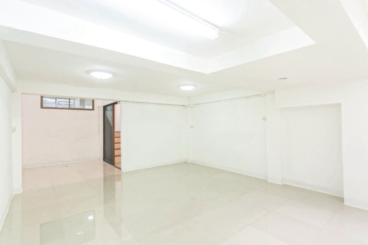 picture S348 🎼 3-storey townhouse, Soi Inthamara 35, newly renovated, suitable for an office, only 6.5 million baht, ready to transfer for free. - 18/23