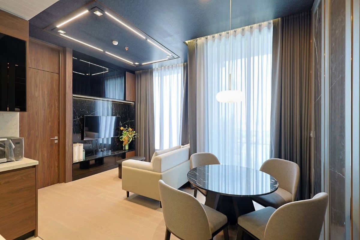 picture The ESSE                     Asoke  - 3/10