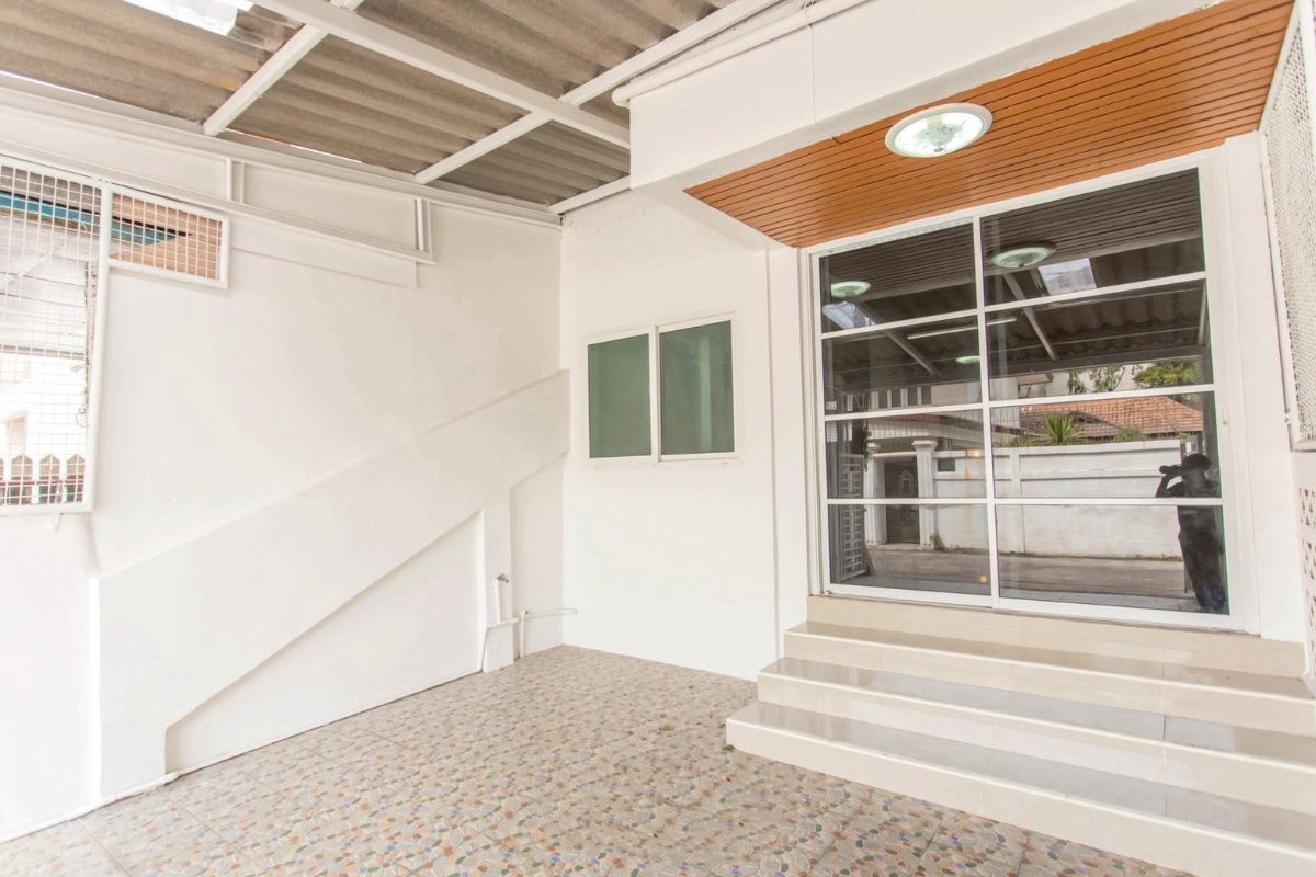 picture S348 🎼 3-storey townhouse, Soi Inthamara 35, newly renovated, suitable for an office, only 6.5 million baht, ready to transfer for free. - 21/23