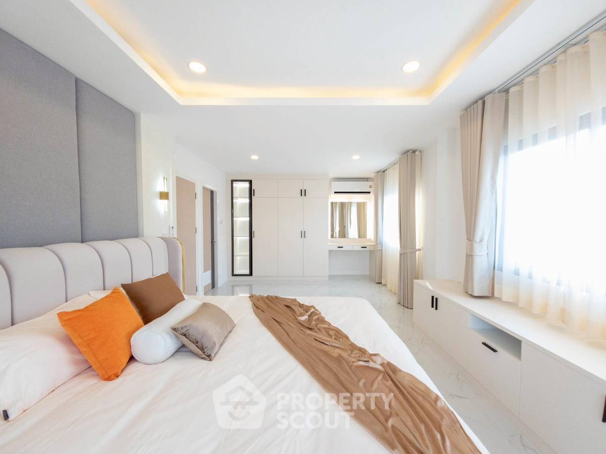 picture 5-BR Villa close to Pattaya (ID 2232248) - 10/19