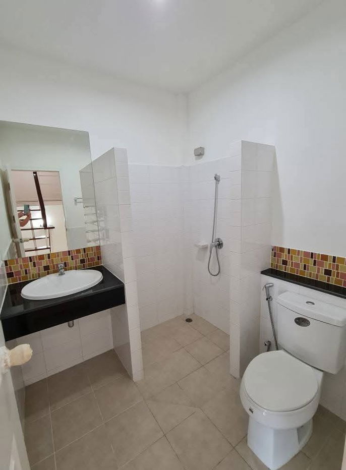 รูป บ้านใหม่พร้อมอยู่ เจ้าของขายเอง ติดถนนใหญ่ ไม่ต้องเข้าซอย - รูปที่ 13/15