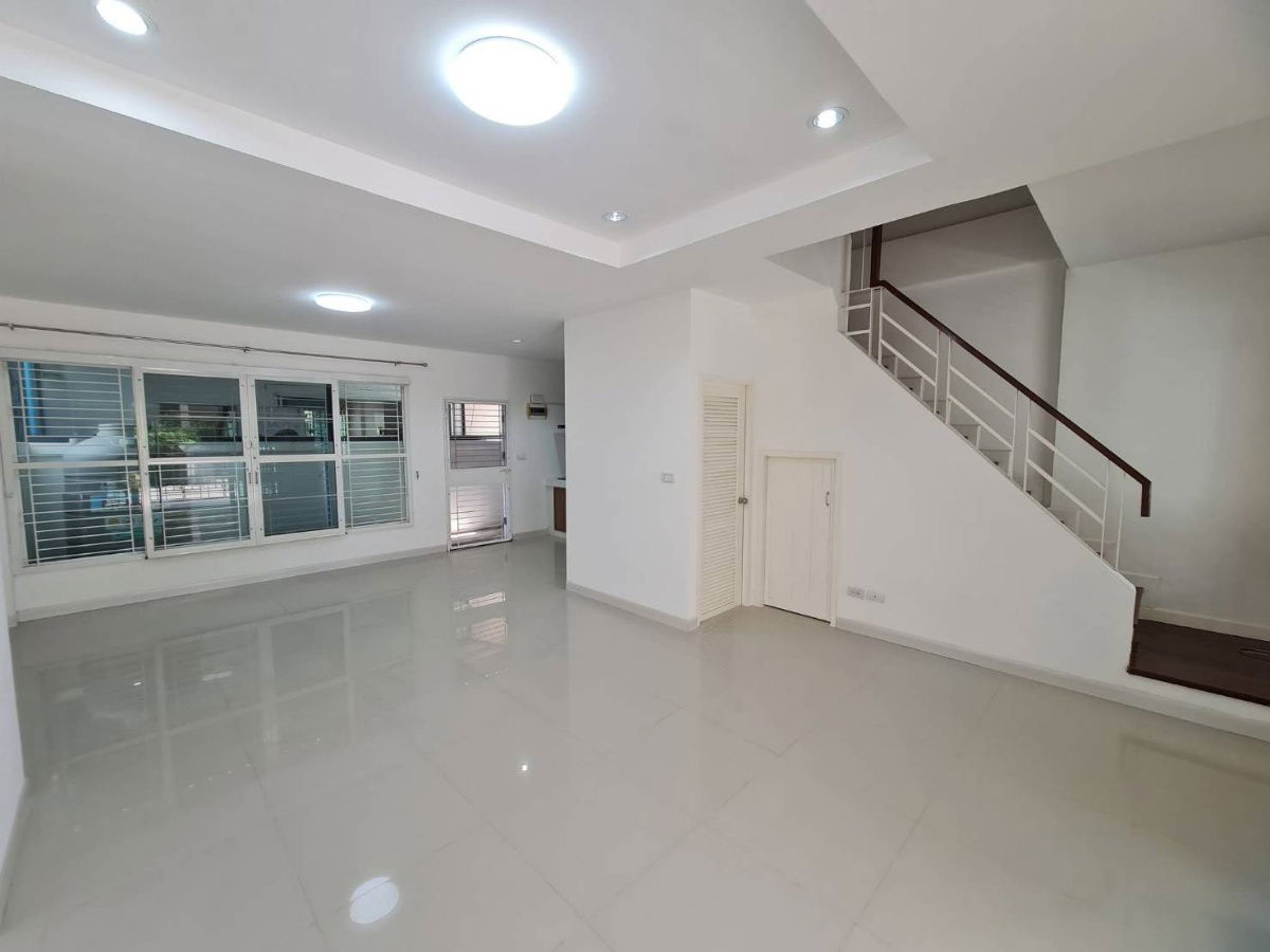 รูป บ้านใหม่พร้อมอยู่ เจ้าของขายเอง ติดถนนใหญ่ ไม่ต้องเข้าซอย - รูปที่ 4/15