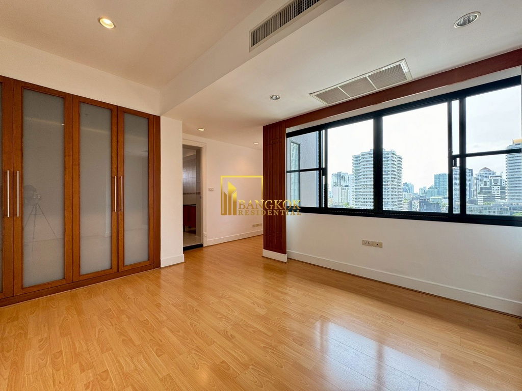 รูป Renovated 3 Bedroom Apartment For Rent in Phrom Phong - BR21064AP - รูปที่ 25/47