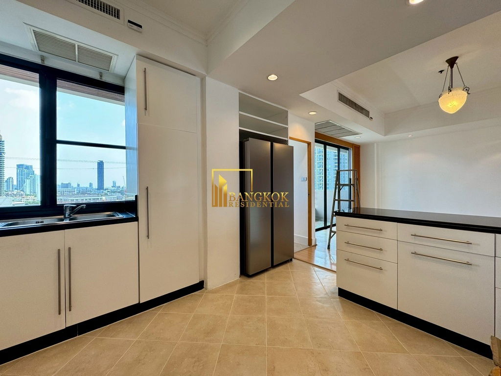 รูป Renovated 3 Bedroom Apartment For Rent in Phrom Phong - BR21064AP - รูปที่ 14/47