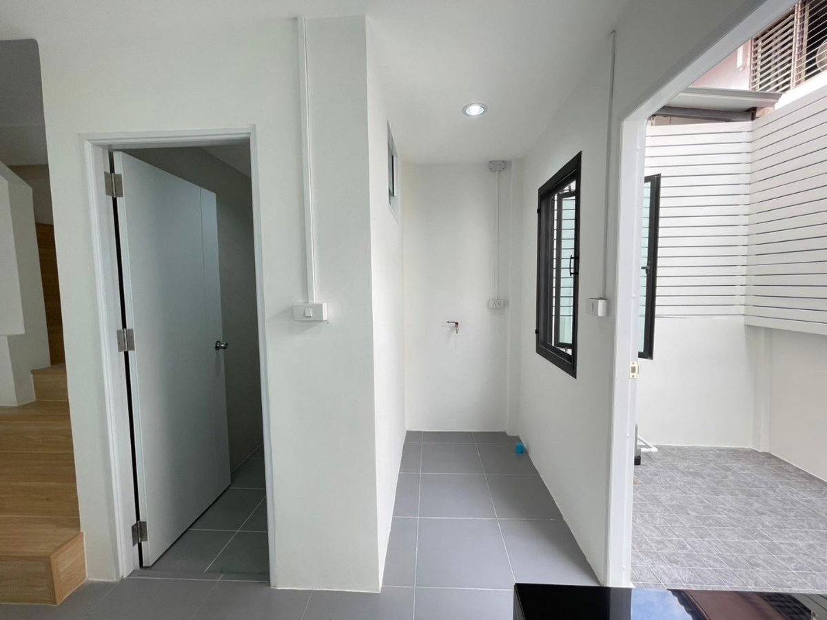 picture For sale: townhouse 25.5 sq.w. in Phra Pin 4 Village, Phetkasem 81, Bang Bon 5 Road. - 17/35