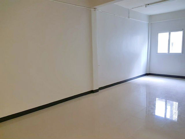 picture Along KhlongThawi Watthana 5-story commercial building for rent rooftop Victoria Gardens 500m. MRT - 7/8