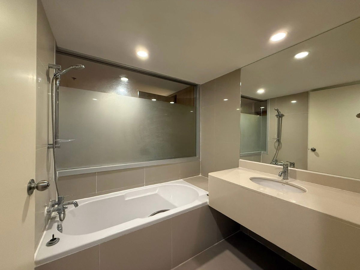 picture The Trendy Sukhumvit                 13 - 6/7