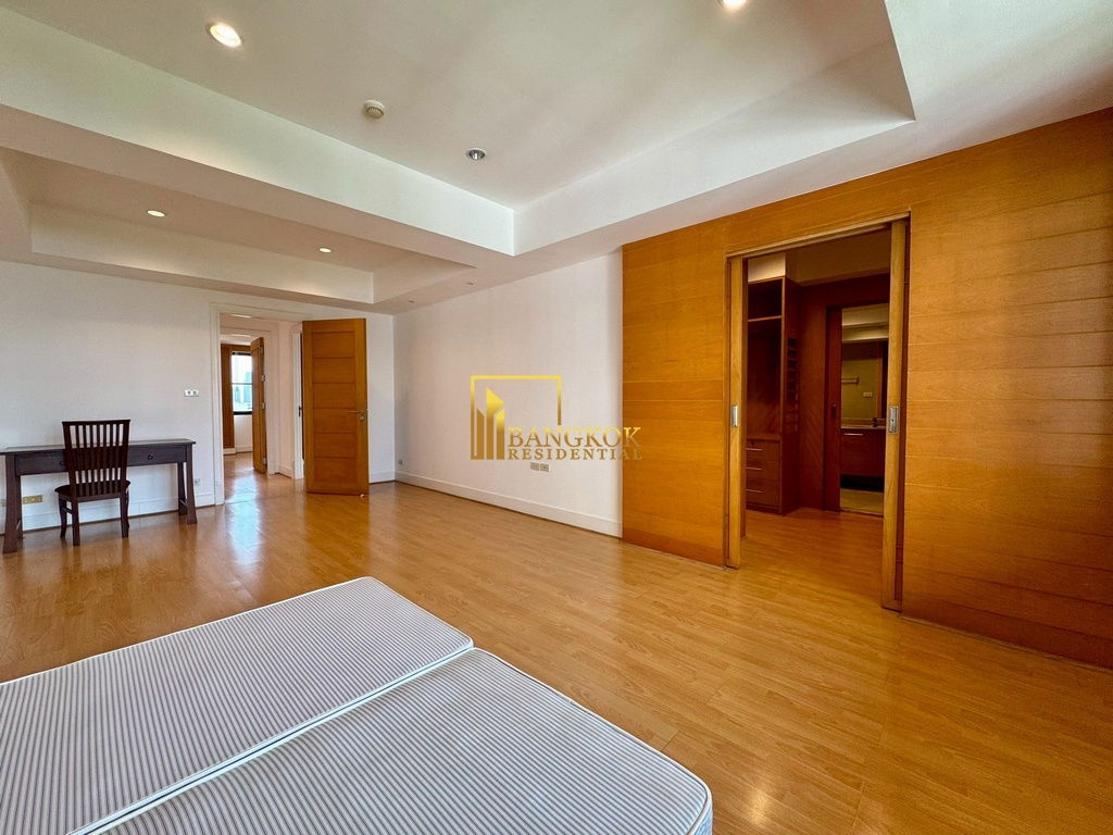 รูป Renovated 3 Bedroom Apartment For Rent in Phrom Phong - BR21064AP - รูปที่ 20/47