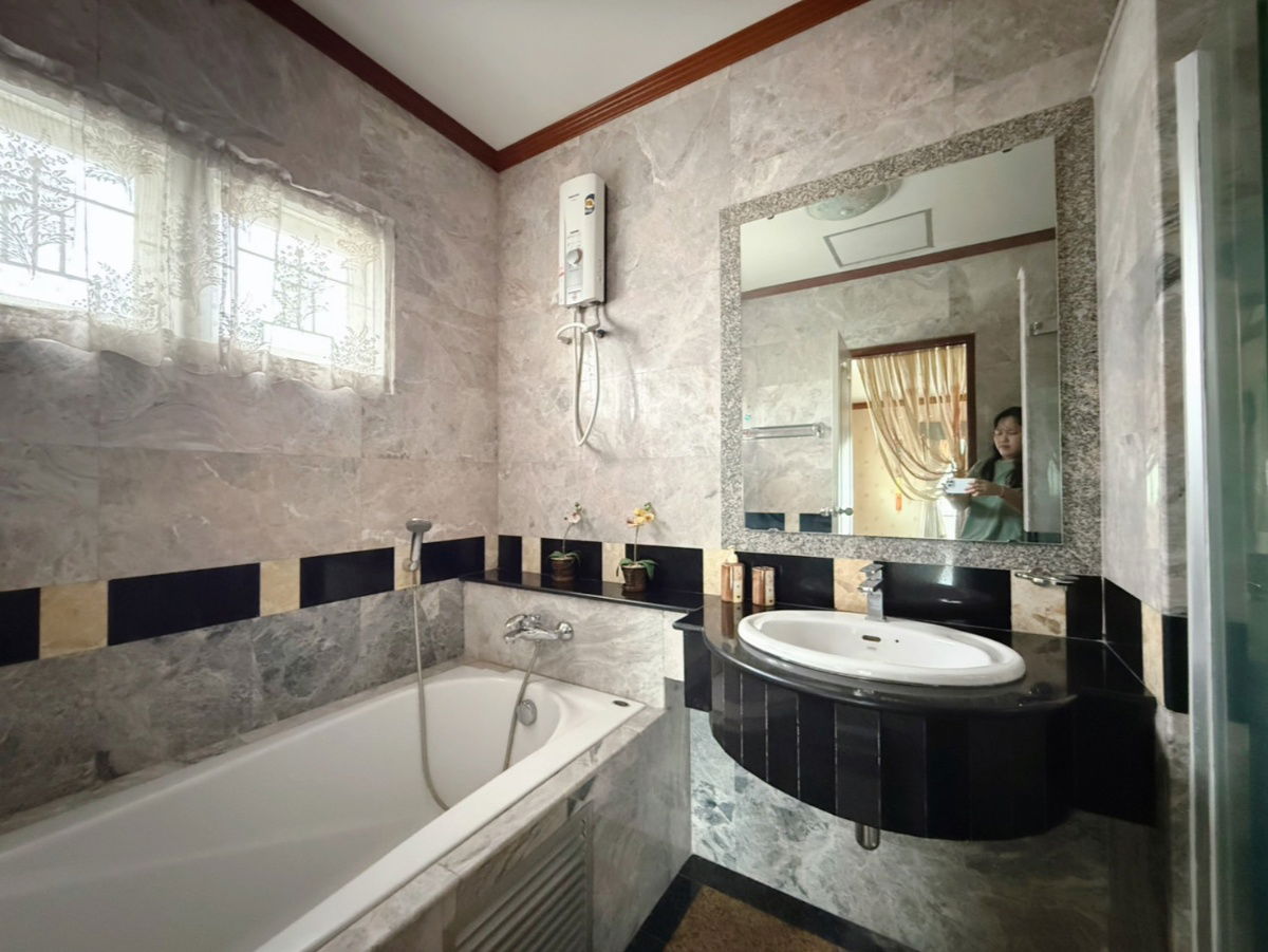 รูป ขายบ้านเดี่ยวหลังใหญ่ หมู่บ้านศุภวรรณ เพรสทีจ ติดเดอะมอลล์บางแค ใกล้รถไฟฟ้า MRT สถานีหลักสองเพียงประมาณ 900 เมตรเท่านั้น - รูปที่ 9/20