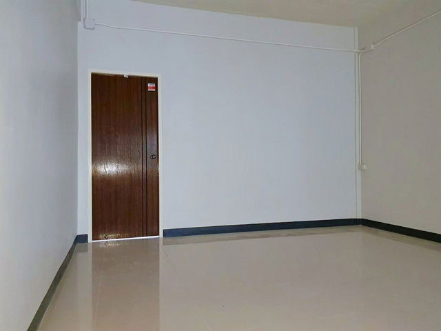 picture Along KhlongThawi Watthana 5-story commercial building for rent rooftop Victoria Gardens 500m. MRT - 4/8
