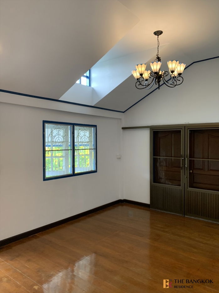 picture House Area Klongsan, Near Icon Siam & BTS Charoen Nakhon - 8/12