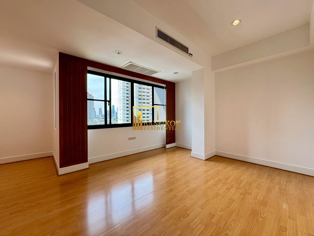 รูป Renovated 3 Bedroom Apartment For Rent in Phrom Phong - BR21064AP - รูปที่ 24/47