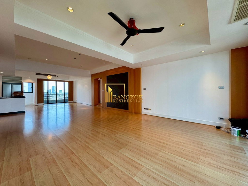 รูป Renovated 3 Bedroom Apartment For Rent in Phrom Phong - BR21064AP - รูปที่ 3/47