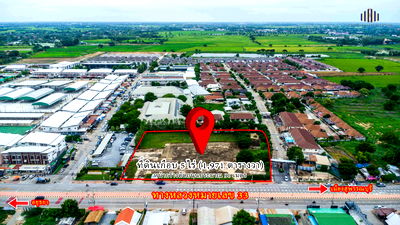 ที่ดิน เมืองสุพรรณบุรี สุพรรณบุรี : โอกาสทองนักลงทุน! ที่ดินเกือบ 5 ไร่ ติดถนนใหญ่ ทำเลเด่นเมืองสุพรรณ! หน้าหมู่บ้านถึง 2 โครงการ ขายด่วน! ที่ดินเชิงพาณิชย์ หน้ากว้างถึง 90 เมตร