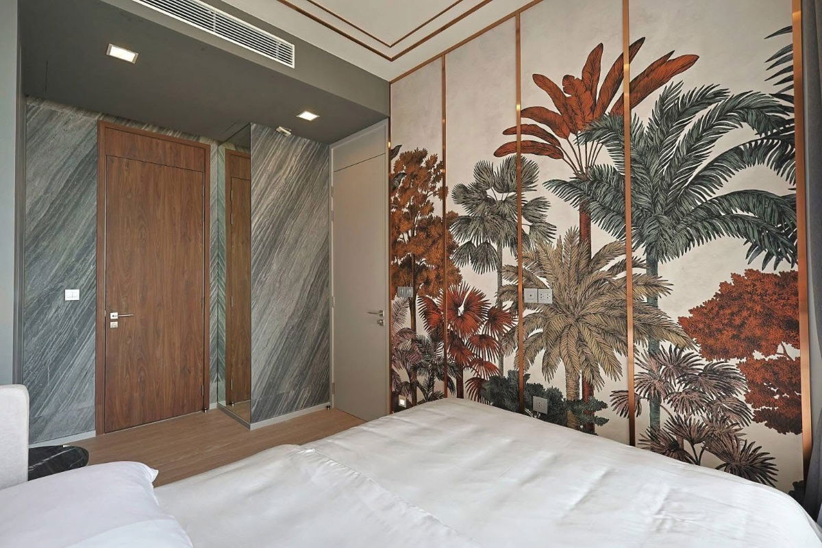 picture The ESSE                     Asoke  - 6/10