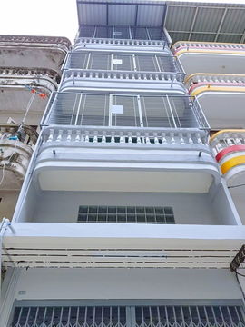 Along KhlongThawi Watthana 5-story commercial building for rent rooftop Victoria Gardens 500m. MRT